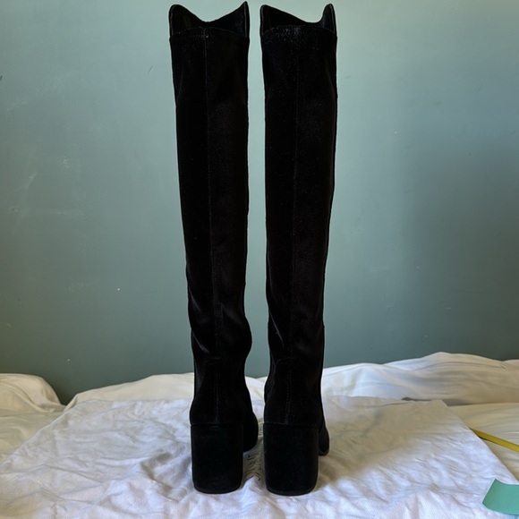 Stuart Weitzman
Women\'s Lowjack Velvet Over-the-Knee Boots size37
